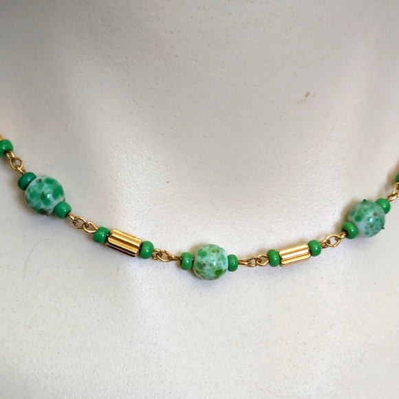 Vintage Necklace Marbled Green Glass & Gold Tone Beads Fine Chain 15" Choker - Picture 3 of 9